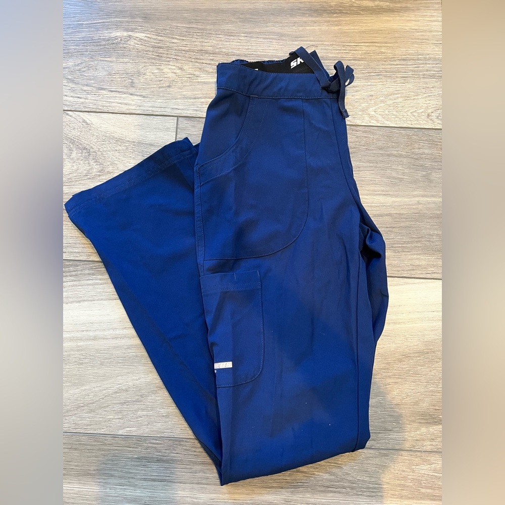 Sketcher scrubs